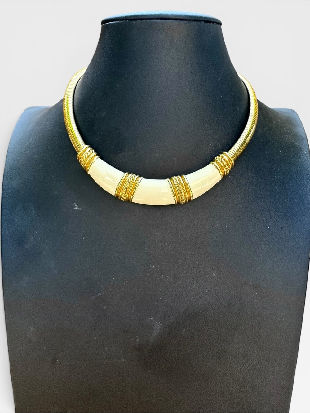 MONET 1980s Vintage Gold and Ivory Enamel Omega Tubogas Collar Necklace - Picture 10 of 16